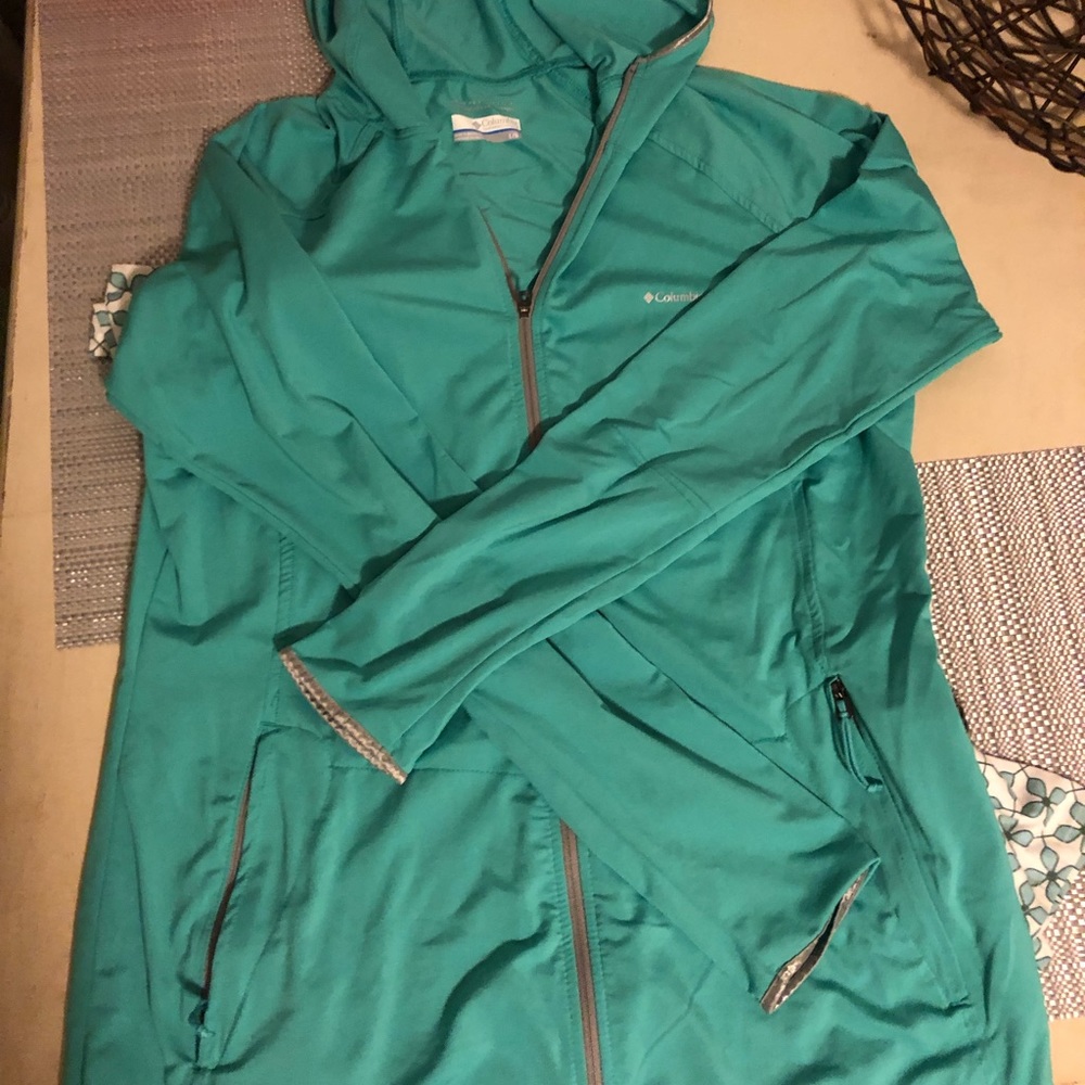 Columbia lightweight running jacket with hood